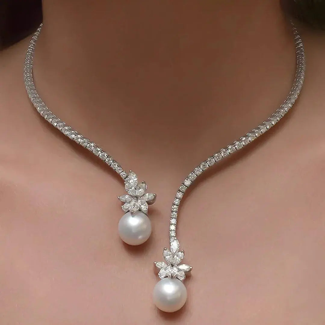 Elegancki naszyjnik z diamentami z mieniącymi się zawieszkami z pereł