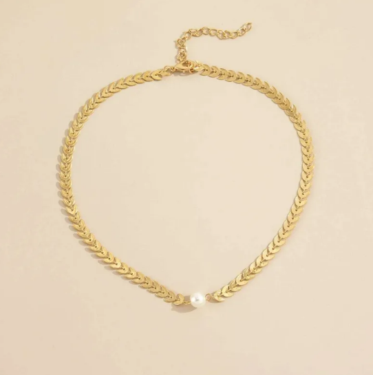 Elegancki choker z łańcuszka liście z akcentującą perłą