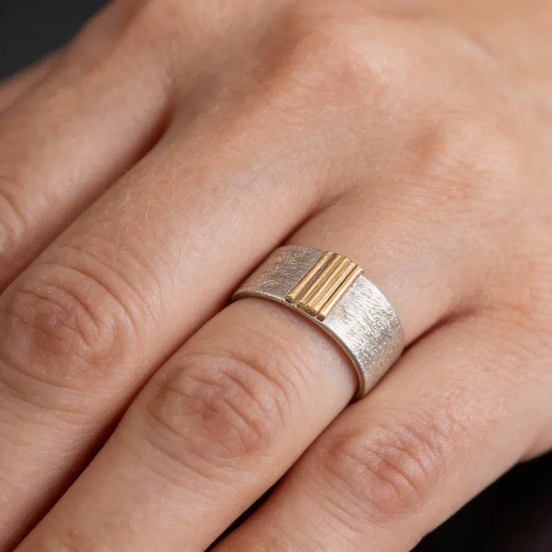 Pierścionek Vintage ze Stali ze Złotymi Detalami