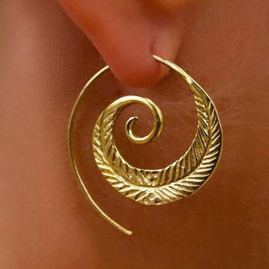 Inspirowane boho spiralne kolczyki z designem pióra dla kobiet