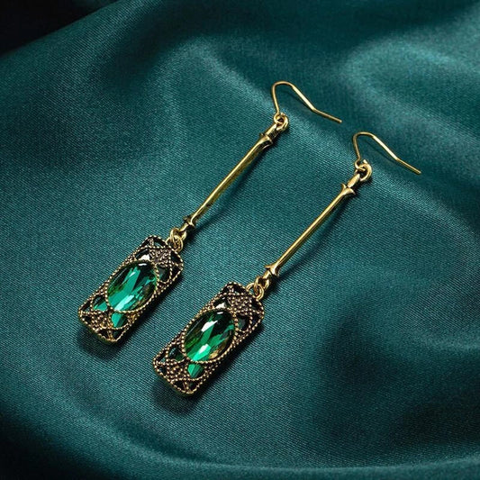 Eleganckie kolczyki krople vintage z lśniącymi szmaragdowozielonymi kamieniami szlachetnymi