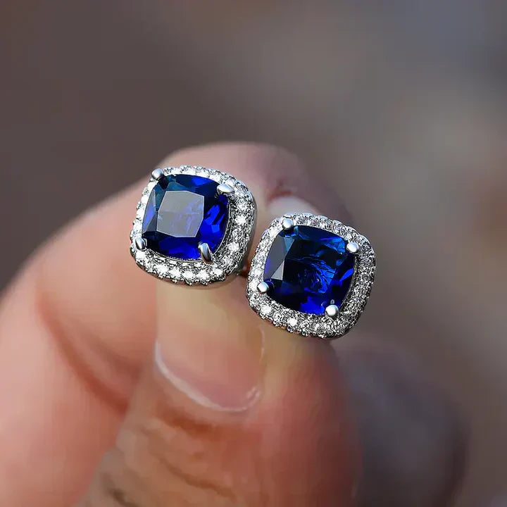 Eleganckie kolczyki sztyfty z szafirem z halo z cyrkonii w szlifie poduszki