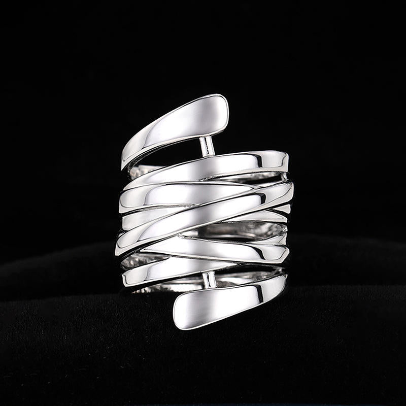 Geometryczny metalowy pierścionek – styl minimalistyczny