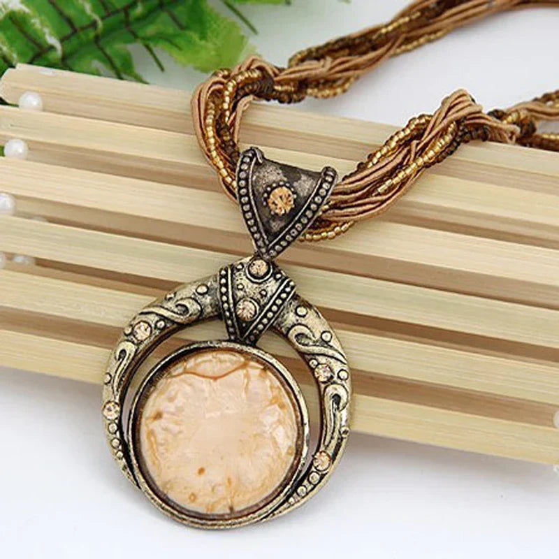 Naszyjnik boho vintage z dużą zawieszką z kamienia półszlachetnego i cyrkoniami