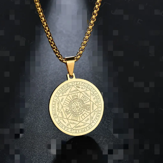 Elegancki męski naszyjnik z aniołami i amuletem-medalionem w trzech kolorach