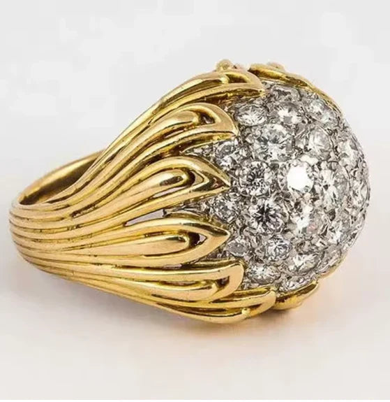 Luksusowy pierścionek z kopułą i kryształami pavé