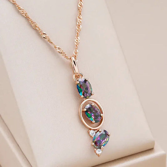 Elegancki naszyjnik z błyszczącymi kamieniami szlachetnymi tęczowy topaz mistyczny