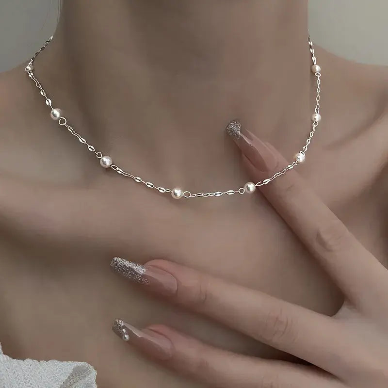 Elegancki łańcuszek ogniwkowy z delikatnymi perłami słodkowodnymi na wyjątkowe chwile