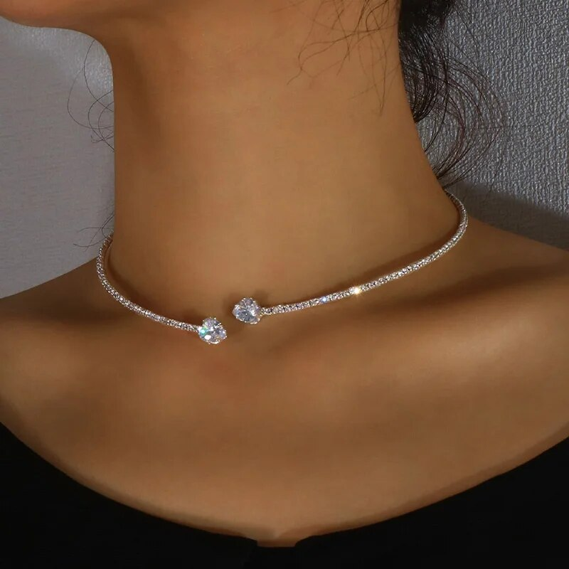 Błyszczący otwarty naszyjnik choker z kryształem cyrkonii
