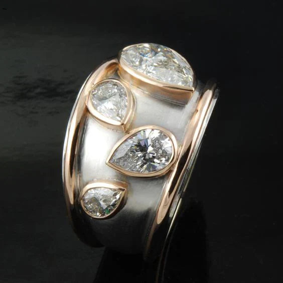 Pierścionek Vintage z Cyrkonami w Oprawie Zargowej